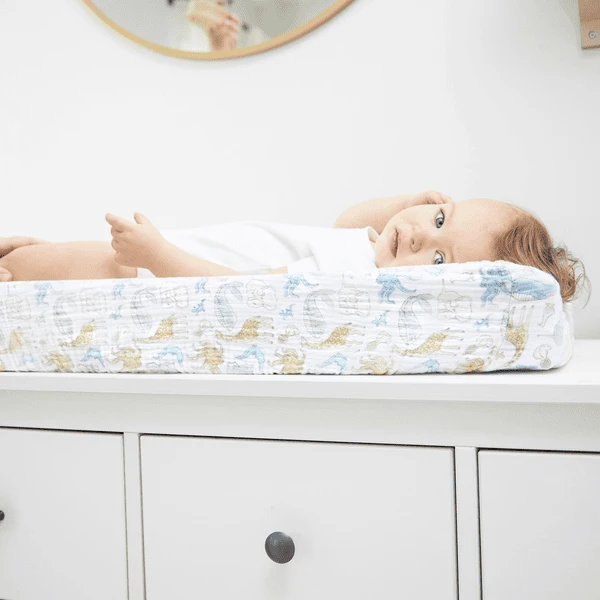 Aden + Anais™ Essentials Funda De Algodón Para Cambiador Natural History 3 Aden + Anais™ Essentials Funda De Algodón Para Cambiador Natural History - Imagen 3