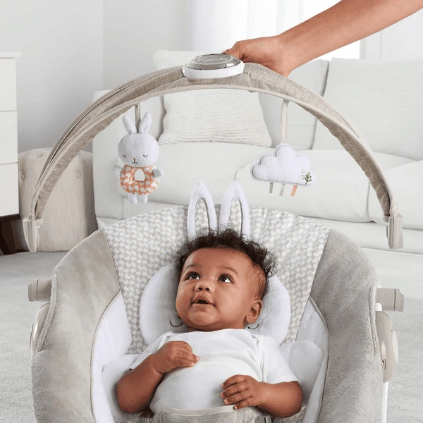 Ingenuity En Light En Bouncer™ - Twinkle Tails™ Wiegewippe 4 Ingenuity En Light En Bouncer™ - Twinkle Tails™ Wiegewippe - Imagen 4